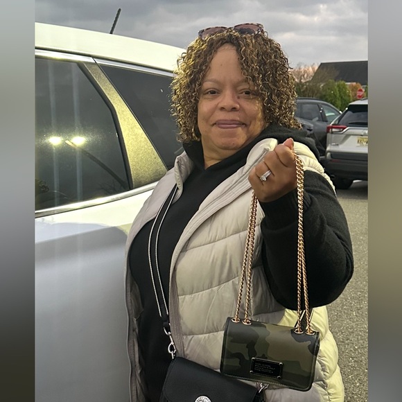 Marc Jacobs Camouflage Shoulder Bag with Gold Chain - Picture 4 of 13